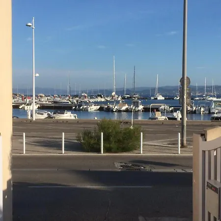 Studio Sur Le Port Avec Patio شقة